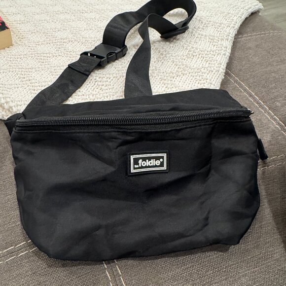 Foldie cross body! So great for travel - Picture 1 of 3